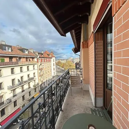 Lovely Large Flat With Balcony Genève