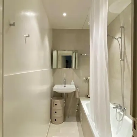 Apartamento Lovely Large Flat With Balcony