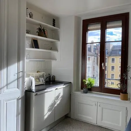 Apartamento Lovely Large Flat With Balcony